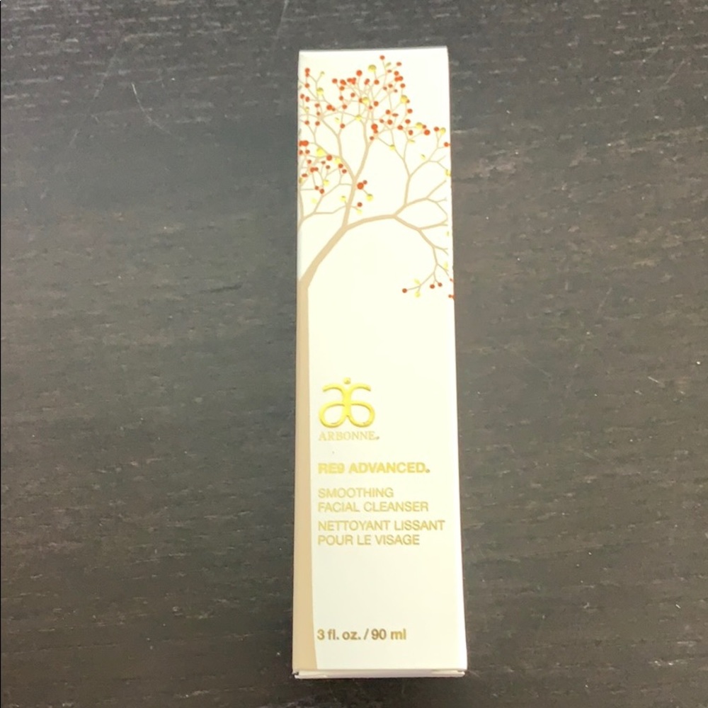 NIB Arbonne RE9 Advanced Smoothing Facial cleanse